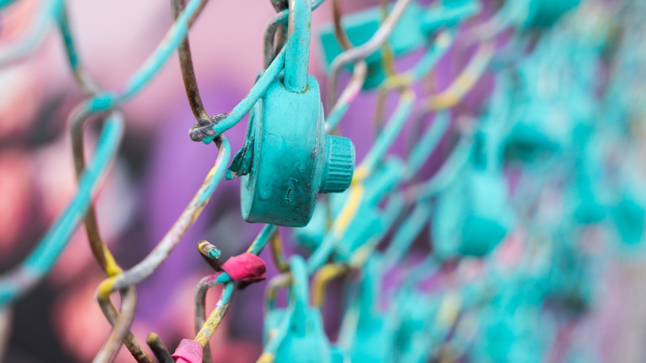 When the symptoms of a bad door are lock actuator and when to replace it?